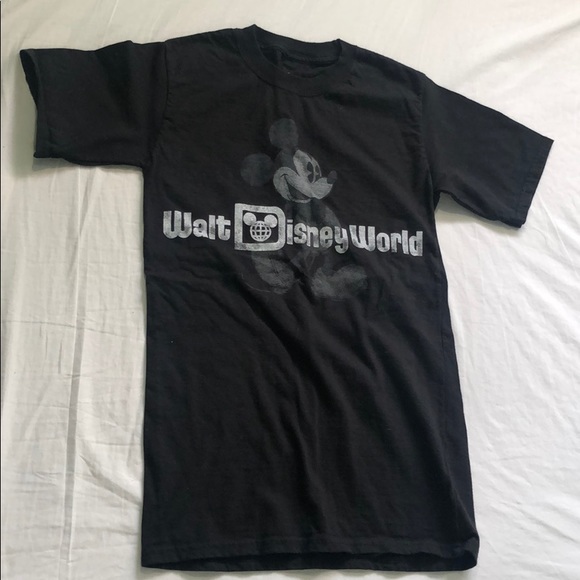 Disney World authentic tshirt - Picture 2 of 5